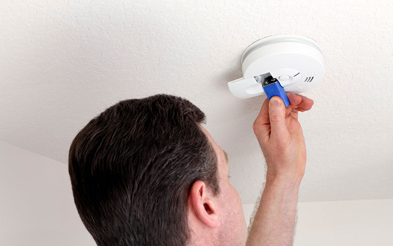 replace the battery on smoke alarms before Christmas if required