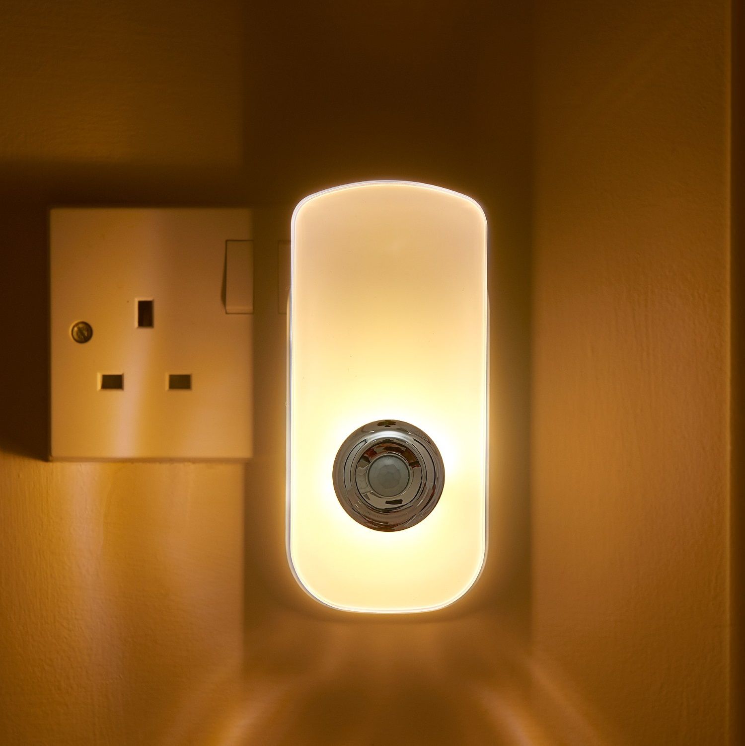 PIR Motion Sensor Night Light & Emergency Torch - Auraglow