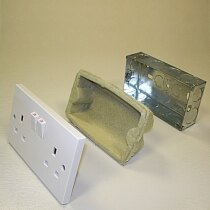 Fire and acoustic insert suitable for metal socket boxes