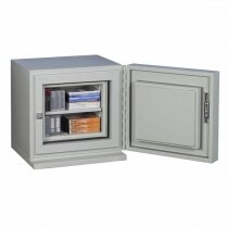 The safe is supplied with a height adjustable shelf