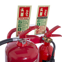 Maximum capacity: 2 x 9kg / 9ltr fire extinguisher