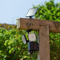 Solar panel can be positioned separately for optimal sunlight (5m cable)