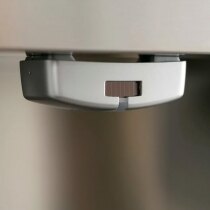 The intelligent heat sensor fits to the cooker hood using magnets