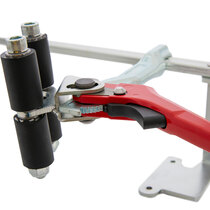 Ratchet handle & hinged rubber grip assembly provide a perfectly grip on extinguisher cylinders